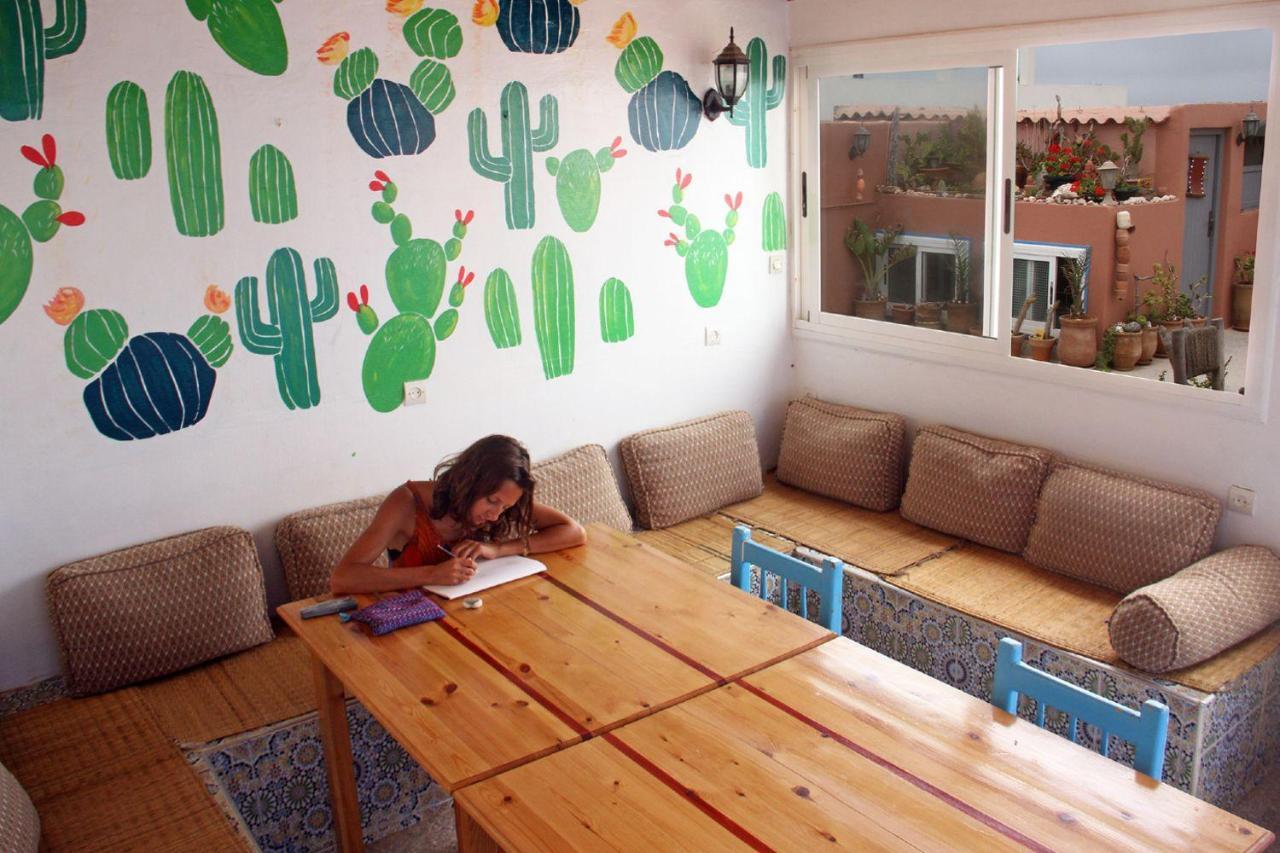 Ifni Surf Hostal Сиди-Ифни Экстерьер фото